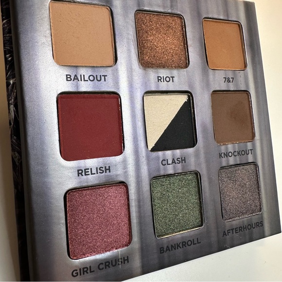 Urban Decay Troublemaker Eyeshadow Palette - Picture 9 of 14
